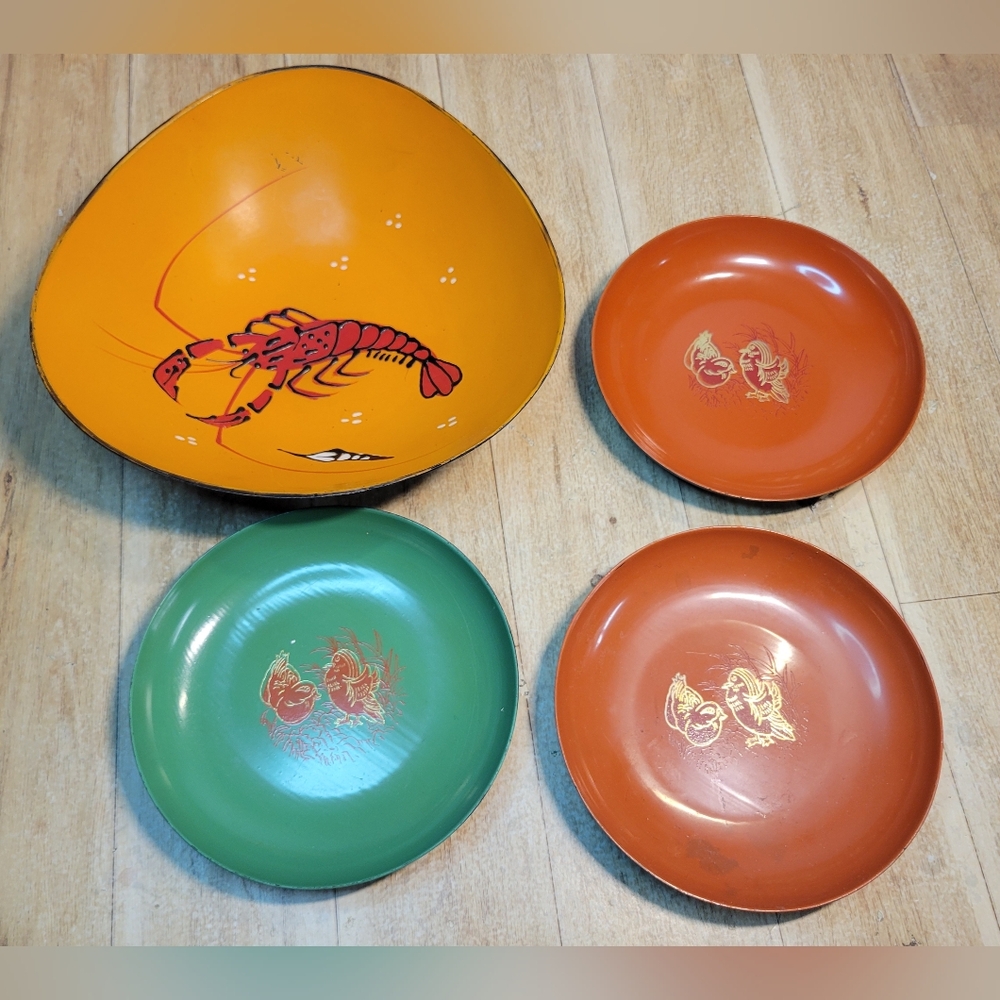 Vintage Japanese plastic lacquer wear plates and serving dish.